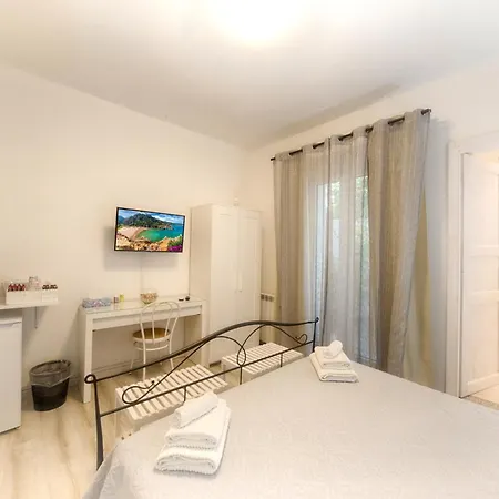 Margherita Гостьовий будинок Ольбія